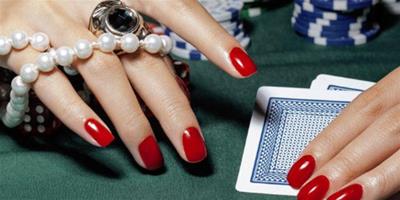 夢見很多女人一起打牌