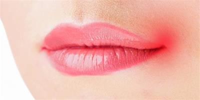 女人嘴唇正中間長痣好嗎 都有哪些說法